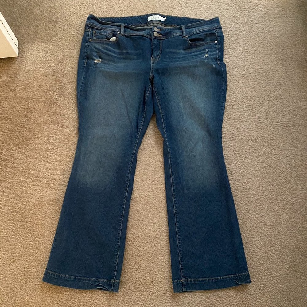 TORRID 22R PLUS SIZE FLARED JEAN - MEDIUM WASH